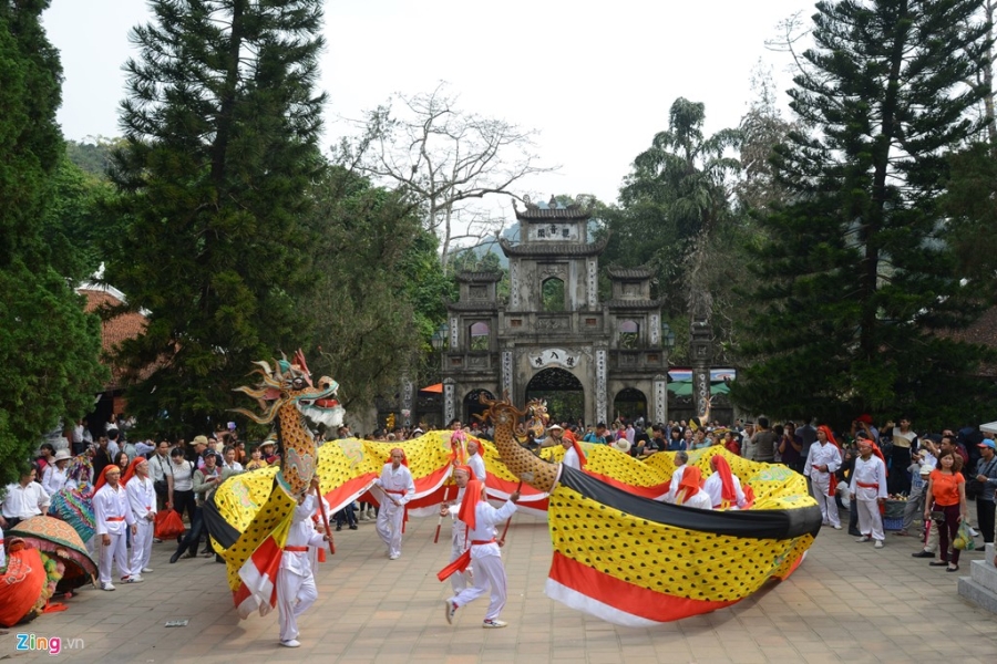 Khoanh khac an tuong chua Huong ngay khai hoi hinh anh 13