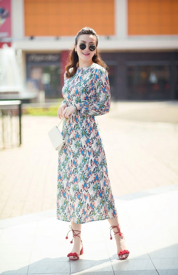 Loat sao don dau xu huong thoi trang hoa mua xuan hinh anh 4