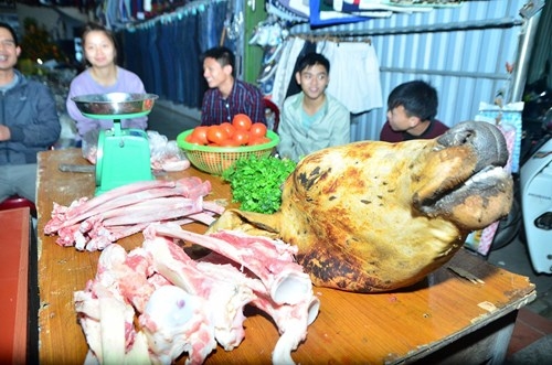 Trời mưa lạnh, chợ Viềng vẫn đông nghịt khách 'mua may bán rủi' ảnh 12