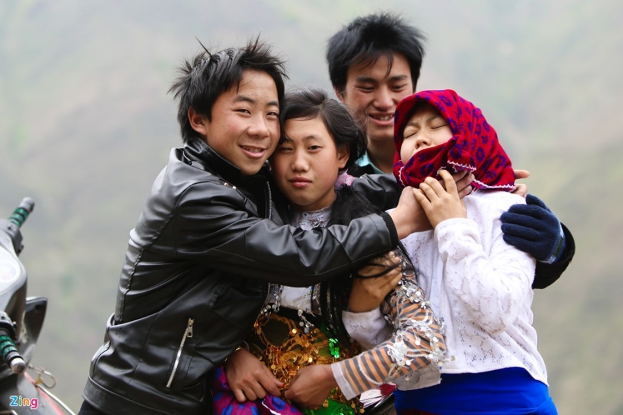 Canh bat nguoi ve lam vo giua duong o Ha Giang hinh anh 1