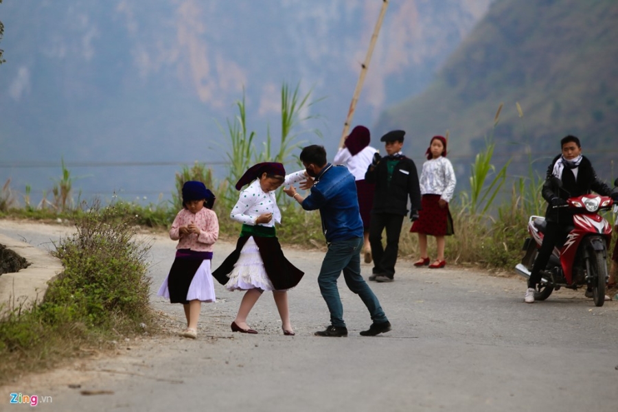 Canh bat nguoi ve lam vo giua duong o Ha Giang hinh anh 9