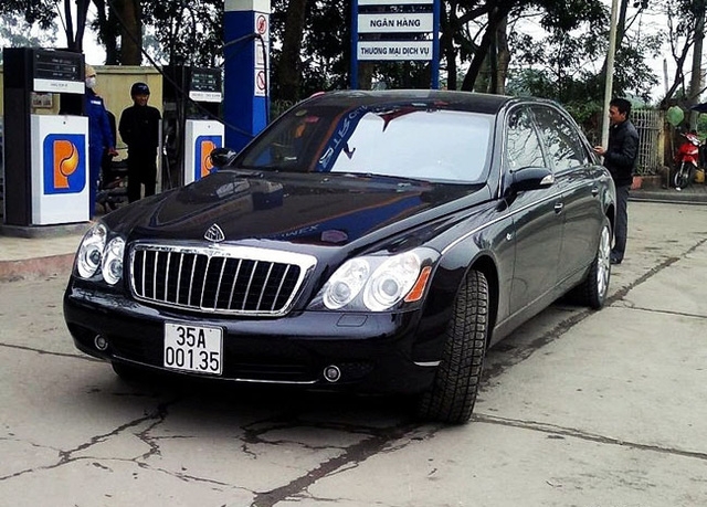 Cặp đôi Maybach 62S 45 tỷ Đồng của đại gia Ninh Bình xuất hiện trên phố - Ảnh 3.