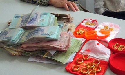 Image result for Thua bạc ngày Tết, vợ hoang báo bị mất trộm để lừa chồng