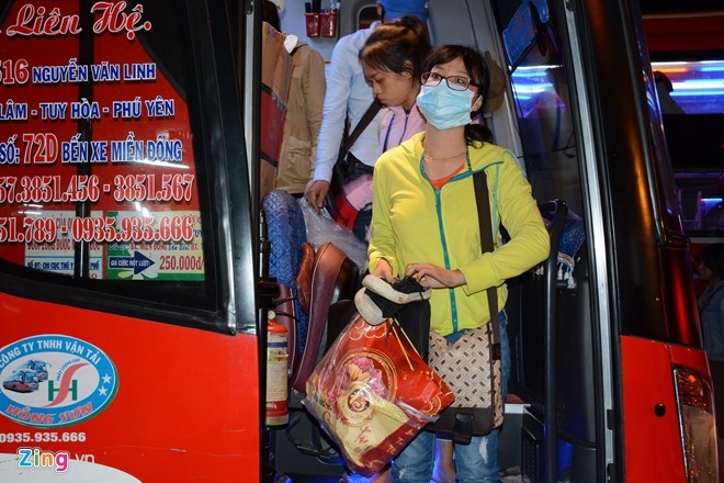 An Tet dai ngay, nguoi dan tro lai thanh pho luc nua dem hinh anh 2