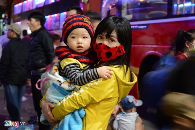 An Tet dai ngay, nguoi dan tro lai thanh pho luc nua dem hinh anh 3