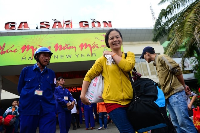 An Tet dai ngay, nguoi dan tro lai thanh pho luc nua dem hinh anh 14