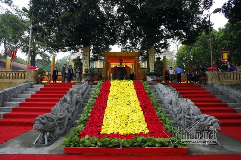 Chủ tịch nước dâng hương ở Hoàng thành Thăng Long