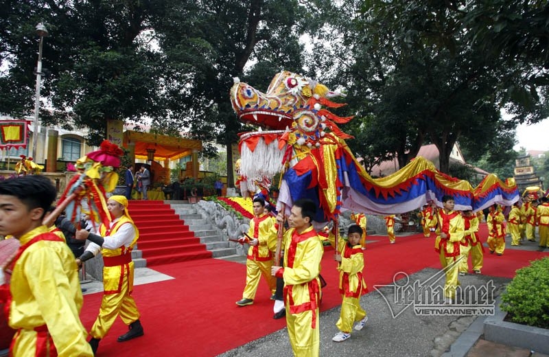 Chủ tịch nước dâng hương ở Hoàng thành Thăng Long