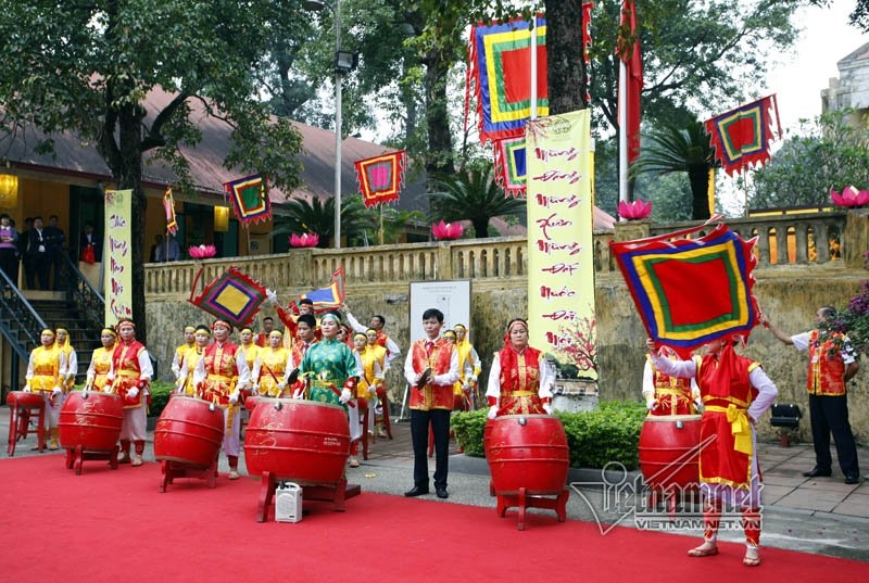 Chủ tịch nước dâng hương ở Hoàng thành Thăng Long