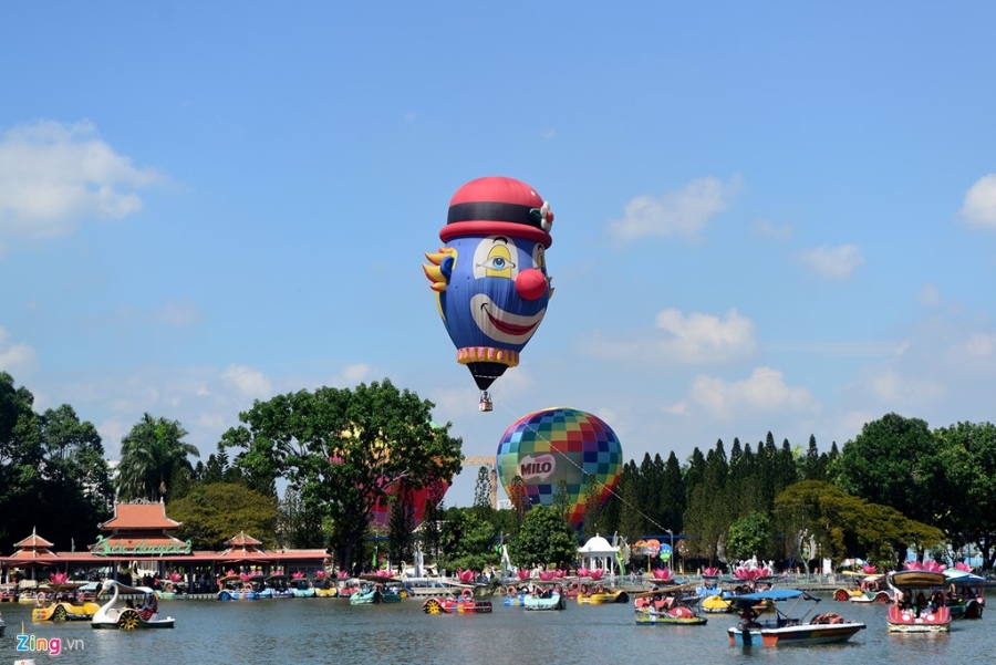 Hang loat khinh khi cau lo lung giua Sai Gon hinh anh 2