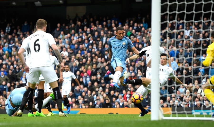 Jesus lap cu dup, Man City day Arsenal xuong thu tu hinh anh 2