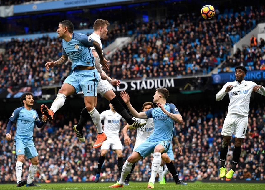 Jesus lap cu dup, Man City day Arsenal xuong thu tu hinh anh 7