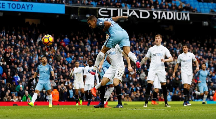 Jesus lap cu dup, Man City day Arsenal xuong thu tu hinh anh 9