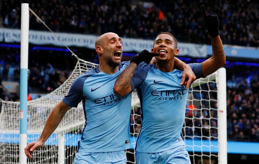 Jesus lap cu dup, Man City day Arsenal xuong thu tu hinh anh 11