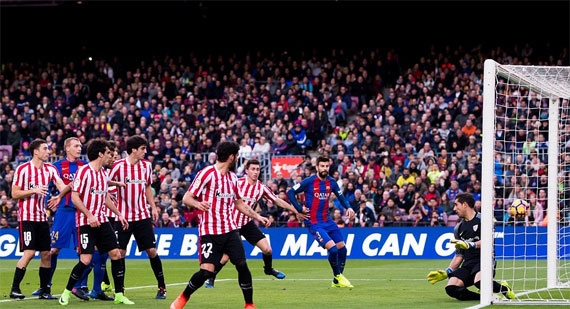 messi-sut-phat-ghi-ban-tu-goc-hep-barca-rut-ngan-cach-biet-voi-real-page-2