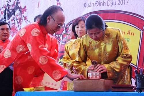 tranh-luan-ve-dong-chu-tren-an-khai-but-dau-xuan-o-quang-ninh-2