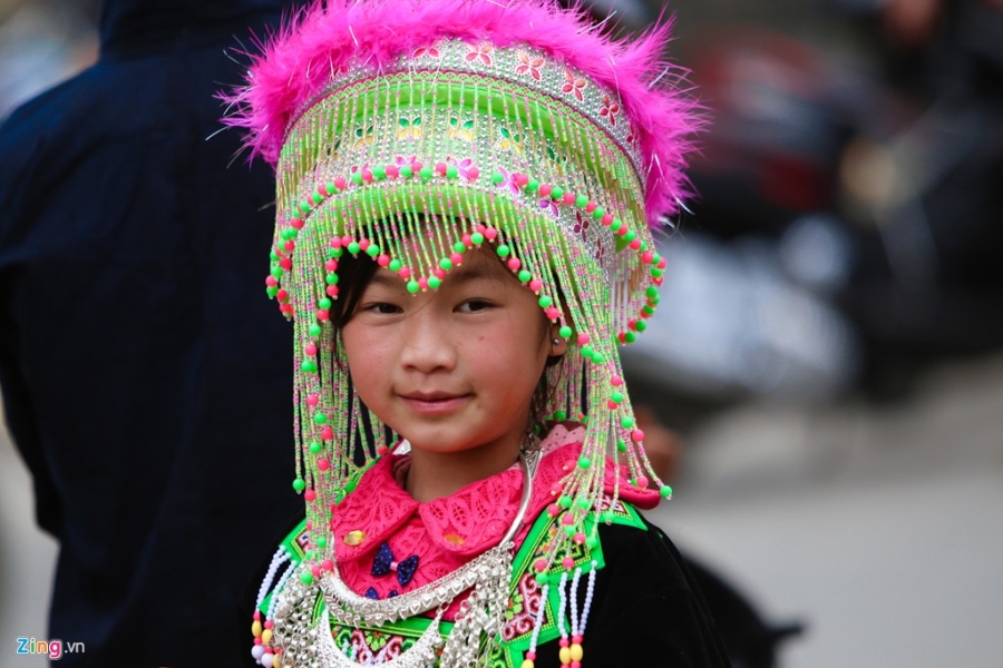 Tre em vung bien ruc ro sac mau trong ngay hoi xuan hinh anh 4