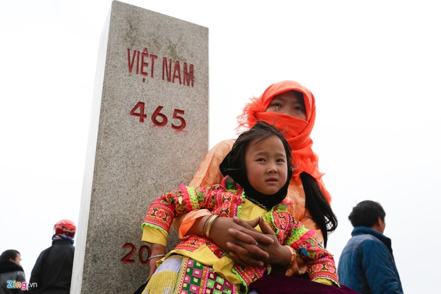 Tre em vung bien ruc ro sac mau trong ngay hoi xuan hinh anh 5