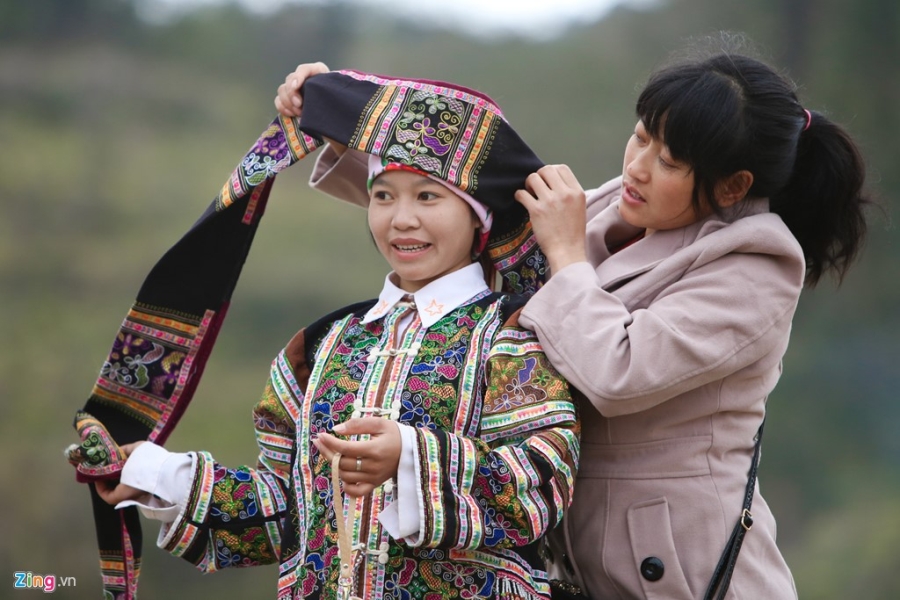 Tre em vung bien ruc ro sac mau trong ngay hoi xuan hinh anh 12