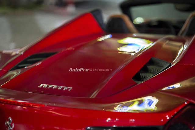 Ngựa chồm Ferrari 488 Spider màu đỏ dạo phố cuối tuần - Ảnh 6.