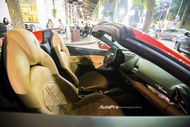Ngựa chồm Ferrari 488 Spider màu đỏ dạo phố cuối tuần - Ảnh 10.