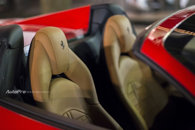 Ngựa chồm Ferrari 488 Spider màu đỏ dạo phố cuối tuần - Ảnh 11.