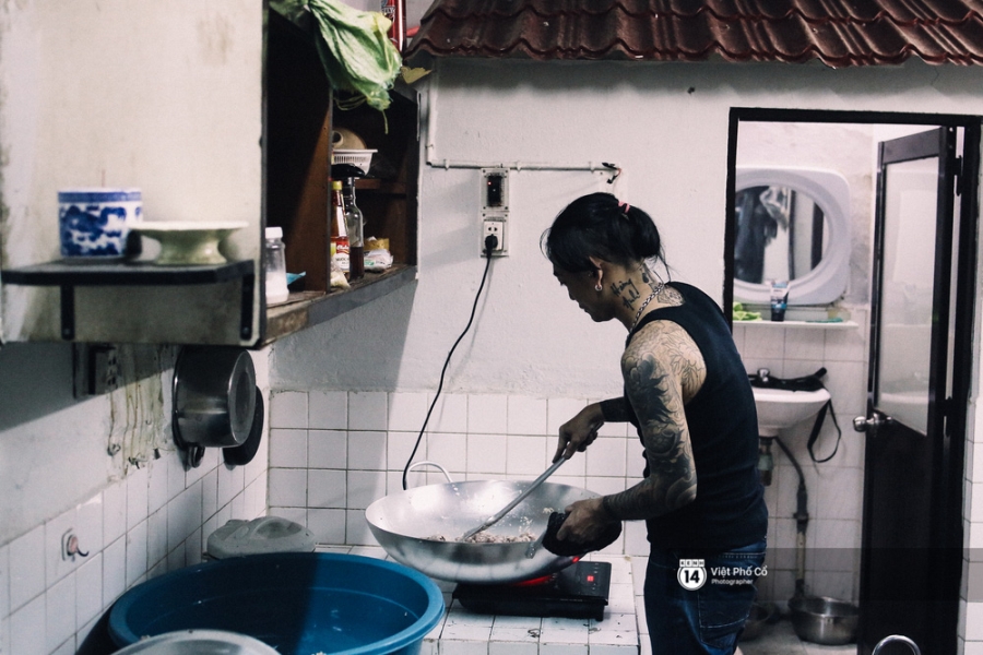 Bộ ảnh: Chuyện đời của gã giang hồ hoàn lương và trở thành thợ xăm ở Sài Gòn - Ảnh 12.