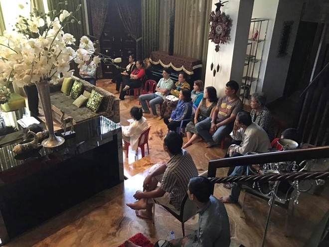Dam Vinh Hung moi 15 chu no den nha de tra tien thay cho me hinh anh 2