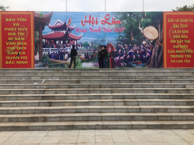 Sân khấu trung tâm hội Lim