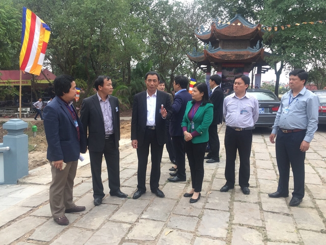 Ông Nguyễn Văn Phong Phó chủ tịch UBND tỉnh Bắc Ninh đi kiểm tra.