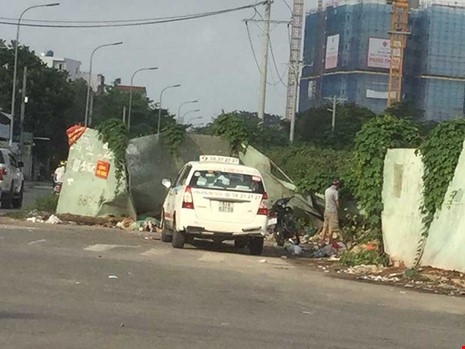 Treo thuong cho nguoi phat hien xa rac, tieu bay hinh anh 1