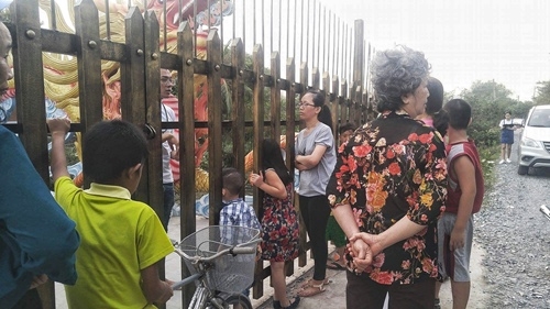 tu tinh xa den cung khong duoc vao nha tho to cua hoai linh hinh anh 3