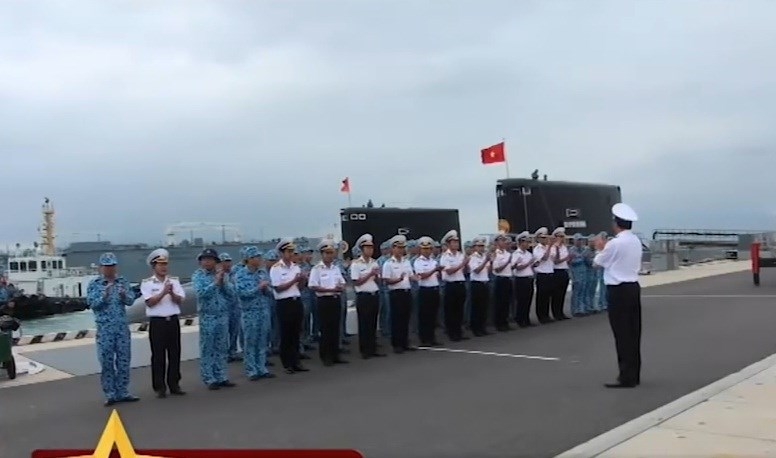 Chiem nguong tau ngam 187 Ba Ria-Vung Tau tren vinh Cam Ranh-Hinh-6