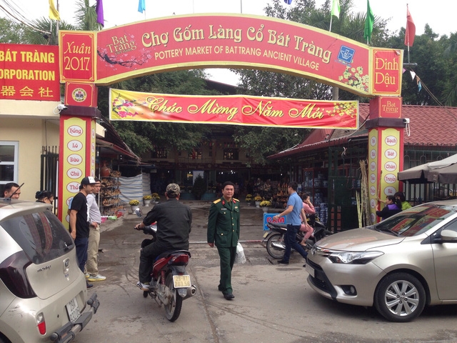  Chợ gốm Bát Tràng đã hoạt động trở lại 