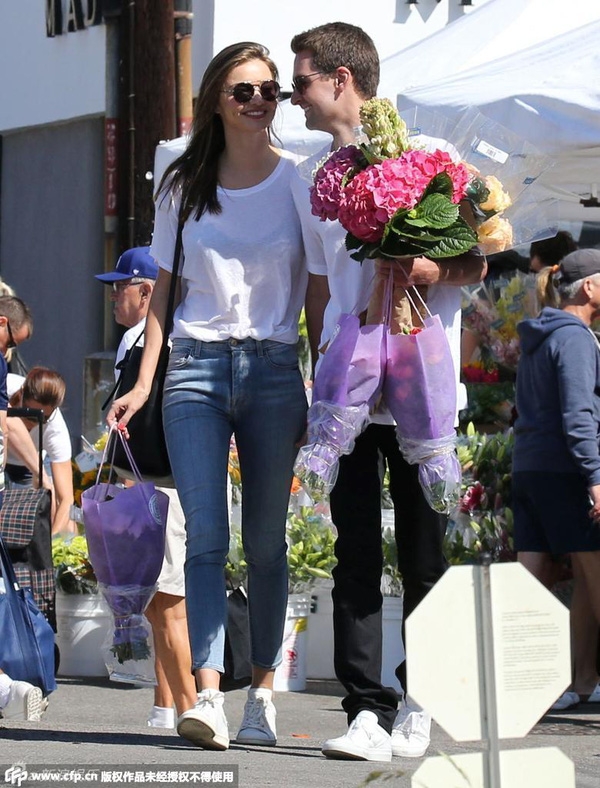 Miranda Kerr vẫn chưa chung chăn gối với bạn trai tỷ phú sau gần 2 năm hẹn hò - Ảnh 1.