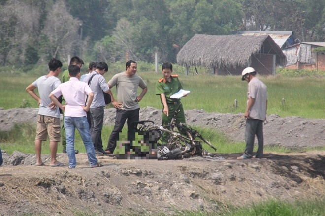 Nguoi dan ong chay den canh xe tay ga o ngoai o Sai Gon hinh anh 1