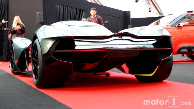 Cận cảnh siêu phẩm triệu đô Aston Martin AM-RB 001 bằng xương, bằng thịt - Ảnh 9.