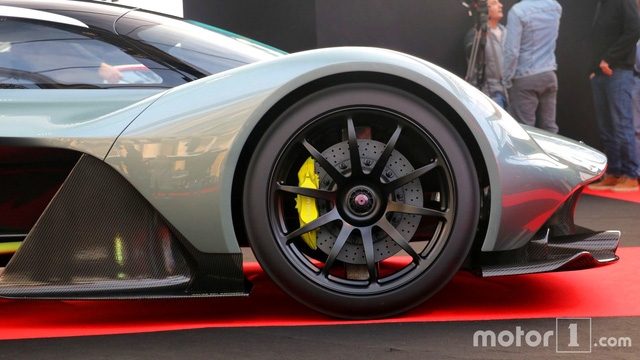 Cận cảnh siêu phẩm triệu đô Aston Martin AM-RB 001 bằng xương, bằng thịt - Ảnh 13.