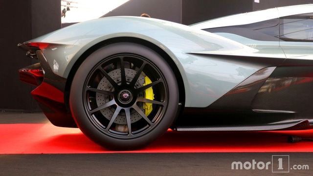 Cận cảnh siêu phẩm triệu đô Aston Martin AM-RB 001 bằng xương, bằng thịt - Ảnh 14.