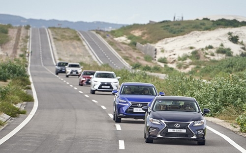 Giá xe Lexus giảm đồng loạt tại Việt Nam