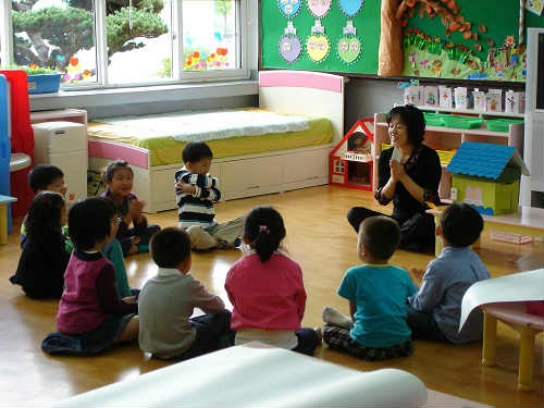 sai lam ngay tu luc chon truong, chinh cha me se day con vao nguy co bi bao hanh - 1