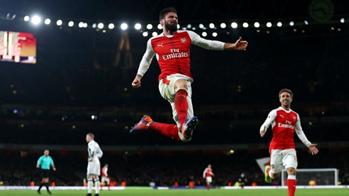 thierry henry toi uoc duoc thi dau cung olivier giroud hinh 1