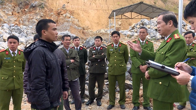 bat nghi pham giet ban, vui gach giau xac ngay o khu dan cu hinh anh 5