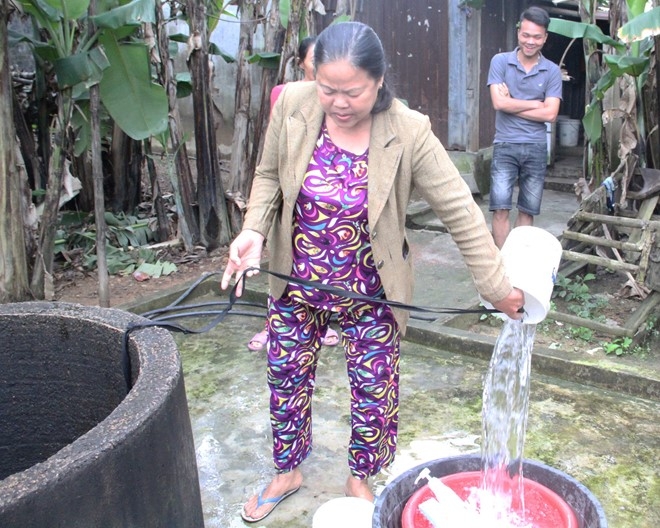 Gieng nuoc boc khoi khi nuoc nong 37 do C hinh anh 2