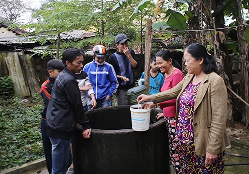 gieng-nuoc-o-da-nang-bong-dung-tang-nhiet-boc-khoi