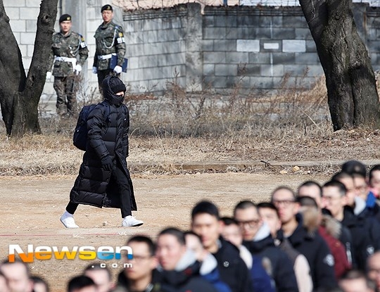 T.O.P (Big Bang) trum kin mit khi nhap ngu cung Junsu (JYJ) hinh anh 4