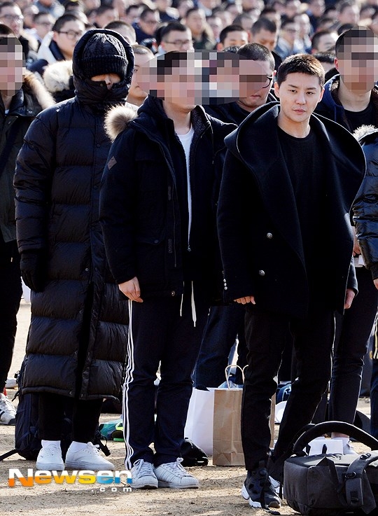 T.O.P (Big Bang) trum kin mit khi nhap ngu cung Junsu (JYJ) hinh anh 8