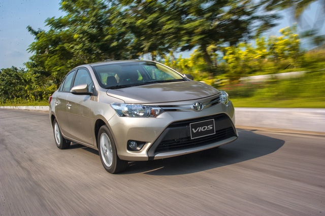 Vừa ra mắt, Toyota Fortuner 2017 đắt hàng như tôm tươi - Ảnh 1.