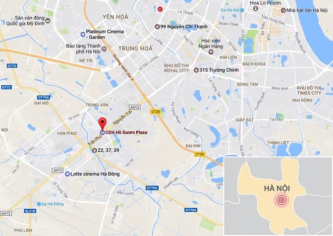 Xe hop tien ty dam nat xe may duoi tru duong sat tren cao hinh anh 2