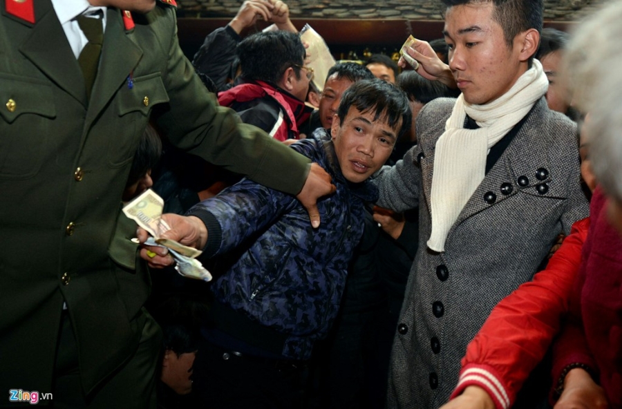 Canh hon loan sau le khai an den Tran hinh anh 6